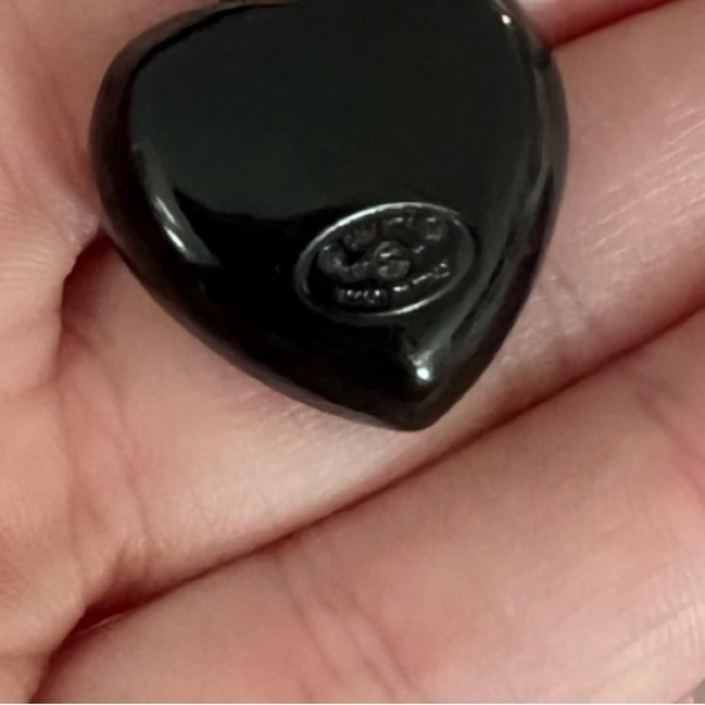 Chanel stamped Black Heart Pendant/ bag charm, zipper pull - Picture 4 of 5